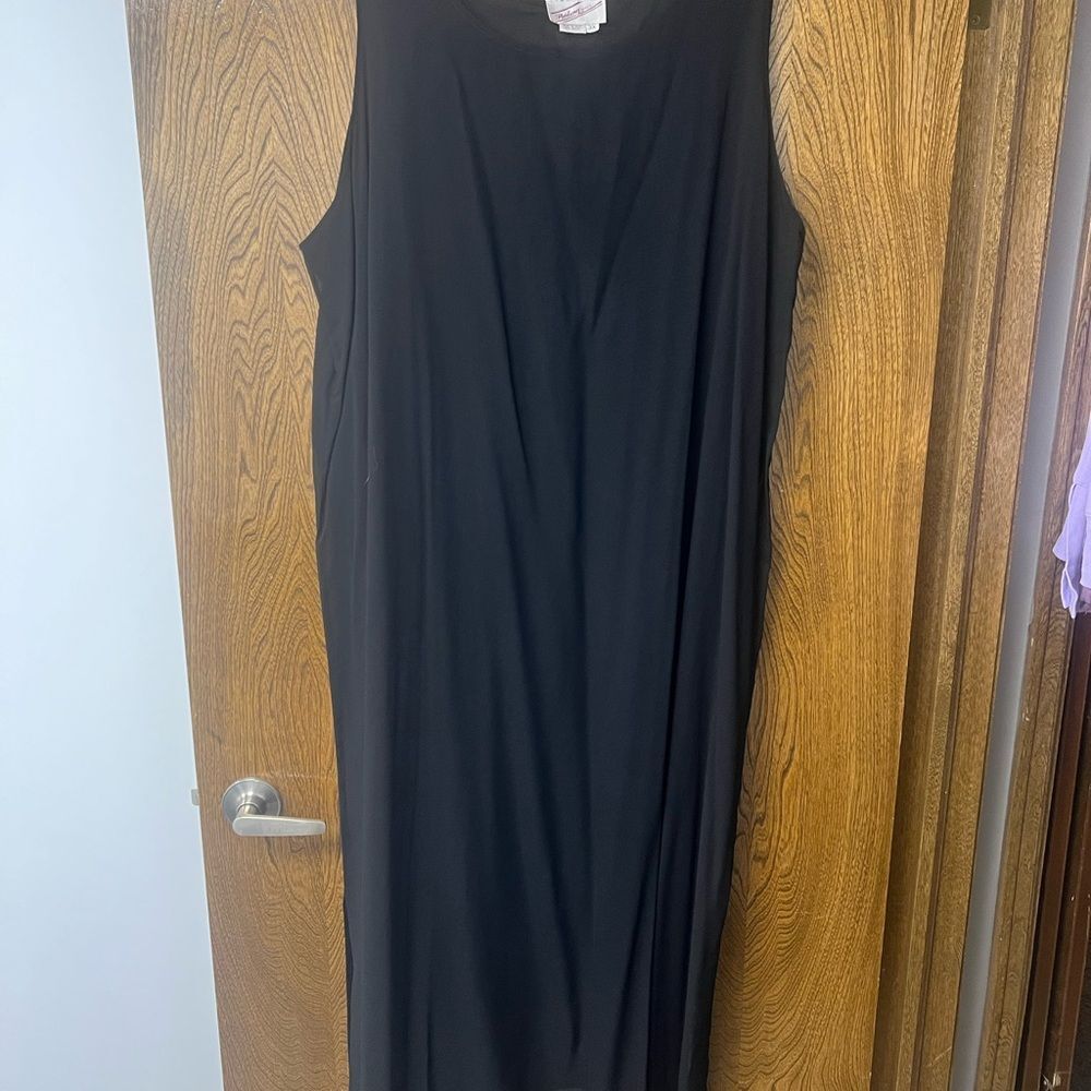 Black Sleeveless Scoop Neck Sheath Maxi Dress